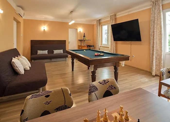 Semesterbostad Fövenyes House Grande *