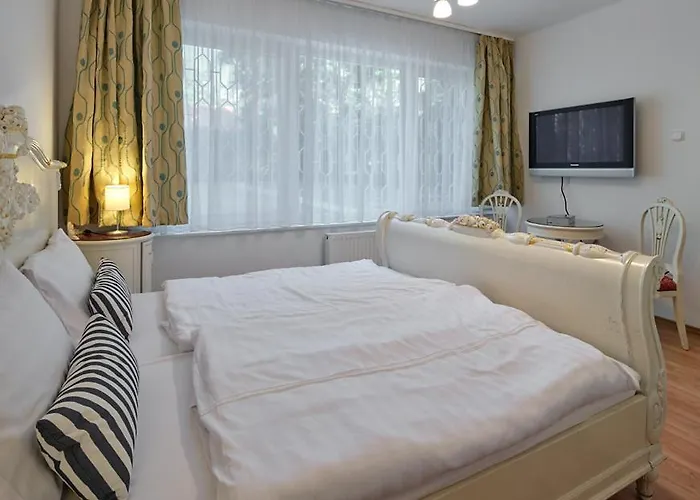 בית נופש Foevenyes House Grande בלטונודבארי