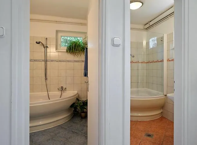 Semesterbostad Fövenyes House Grande *